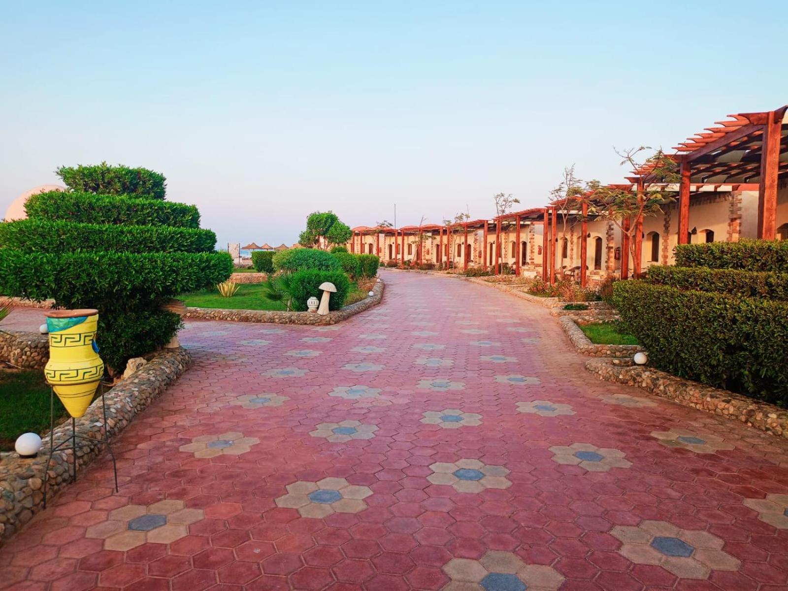 Dolphin Continental Hotel El Qoseir Bagian luar foto